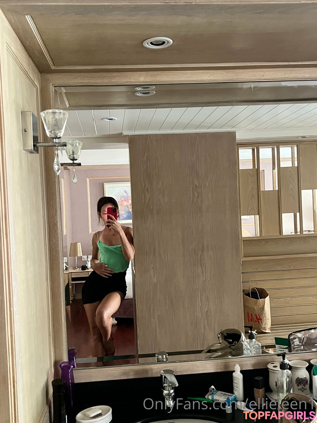 Naakte gelekte OnlyFans-foto van Ellieleen #320