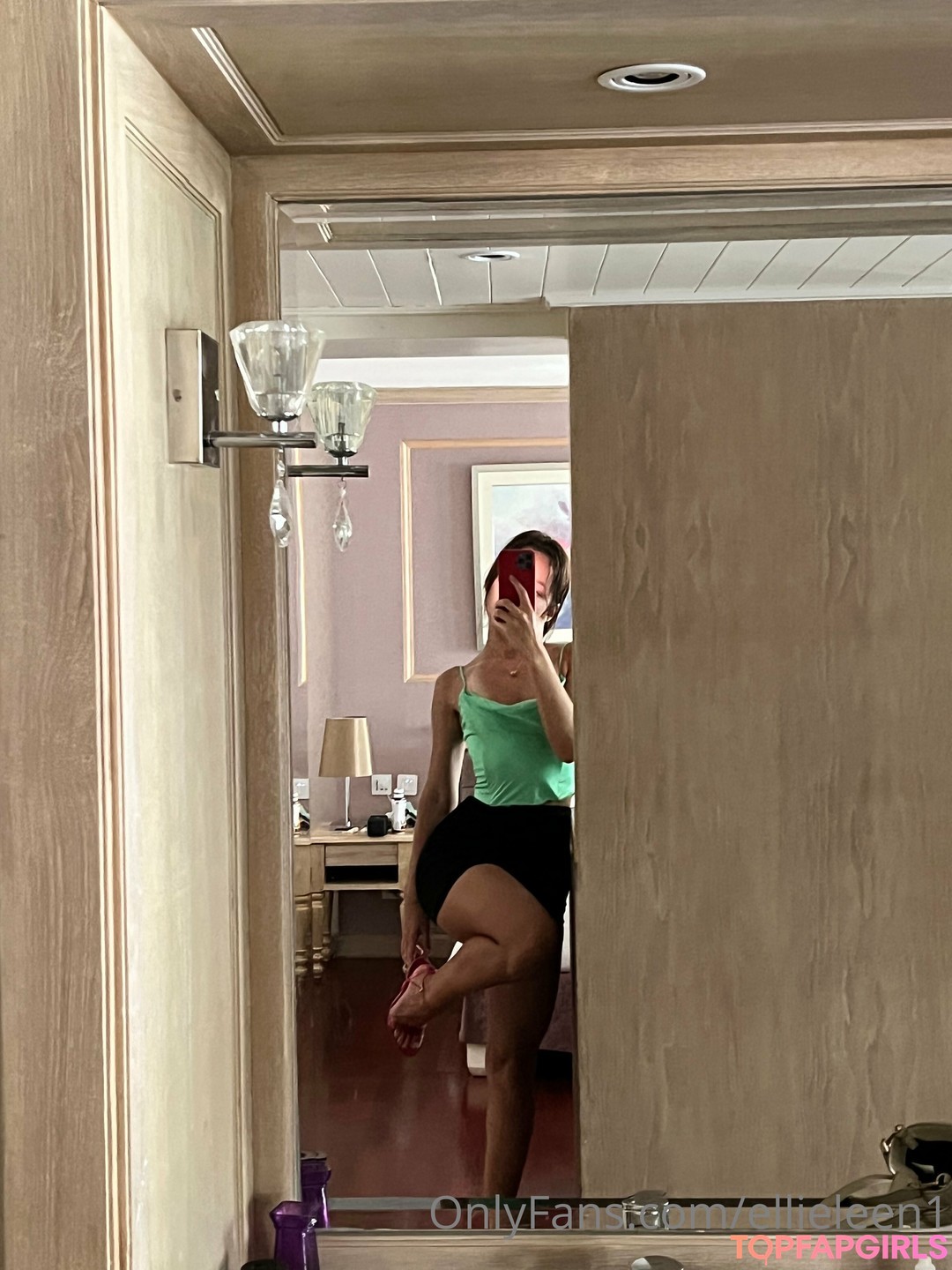 Naakte gelekte OnlyFans-foto van Ellieleen #321