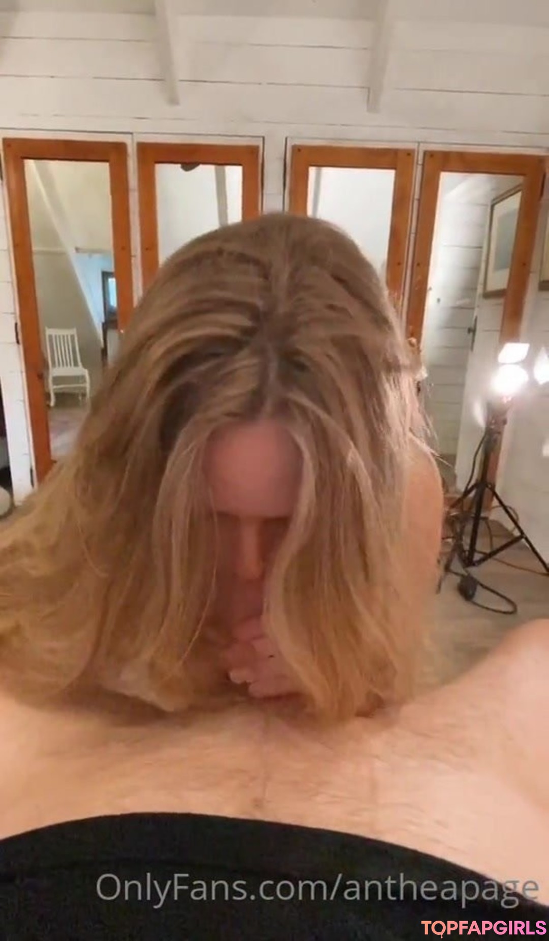 Naakte gelekte OnlyFans-foto van Anthea Page #328