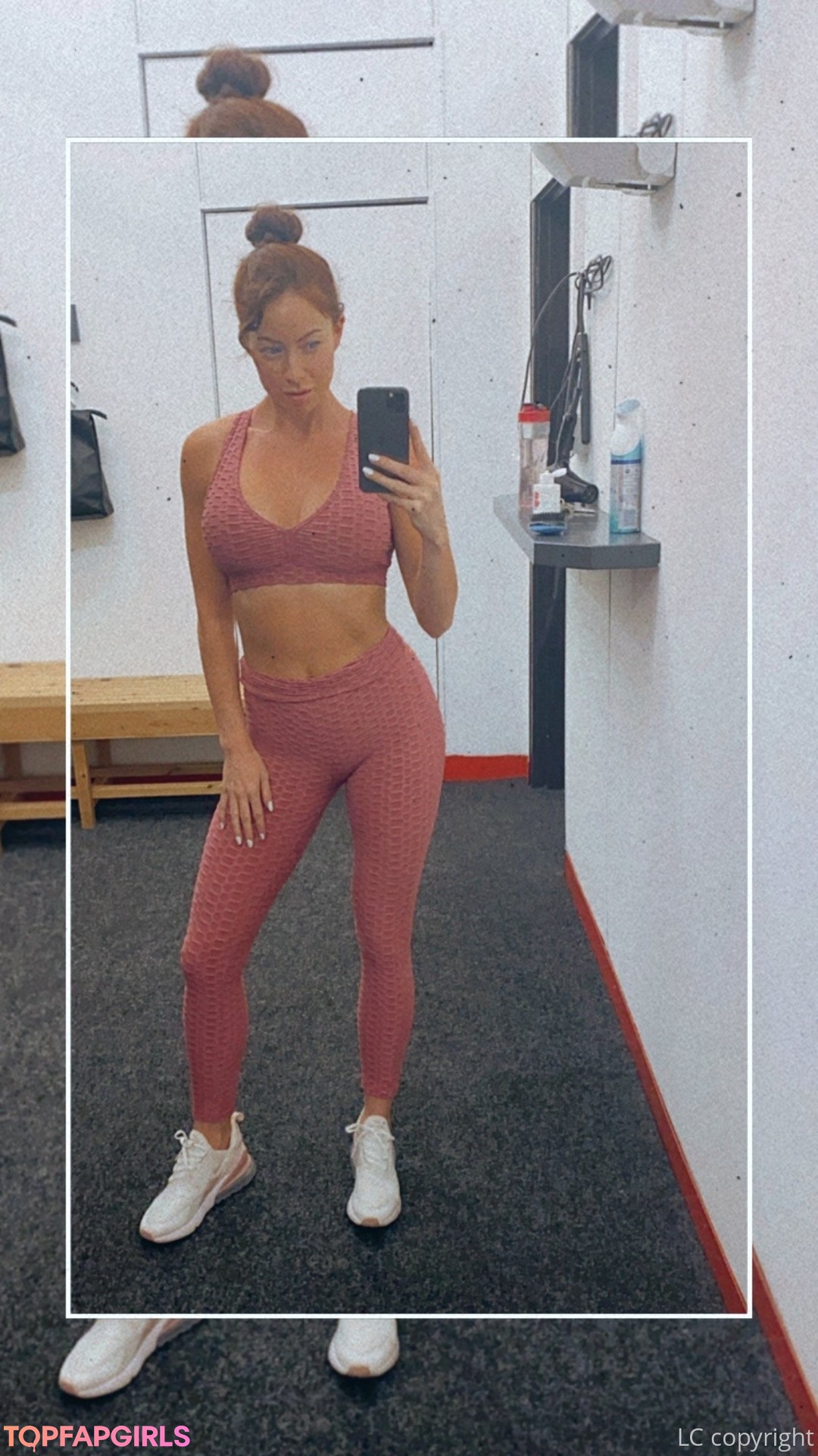 Naakte gelekte OnlyFans-foto van Laura Carter #131