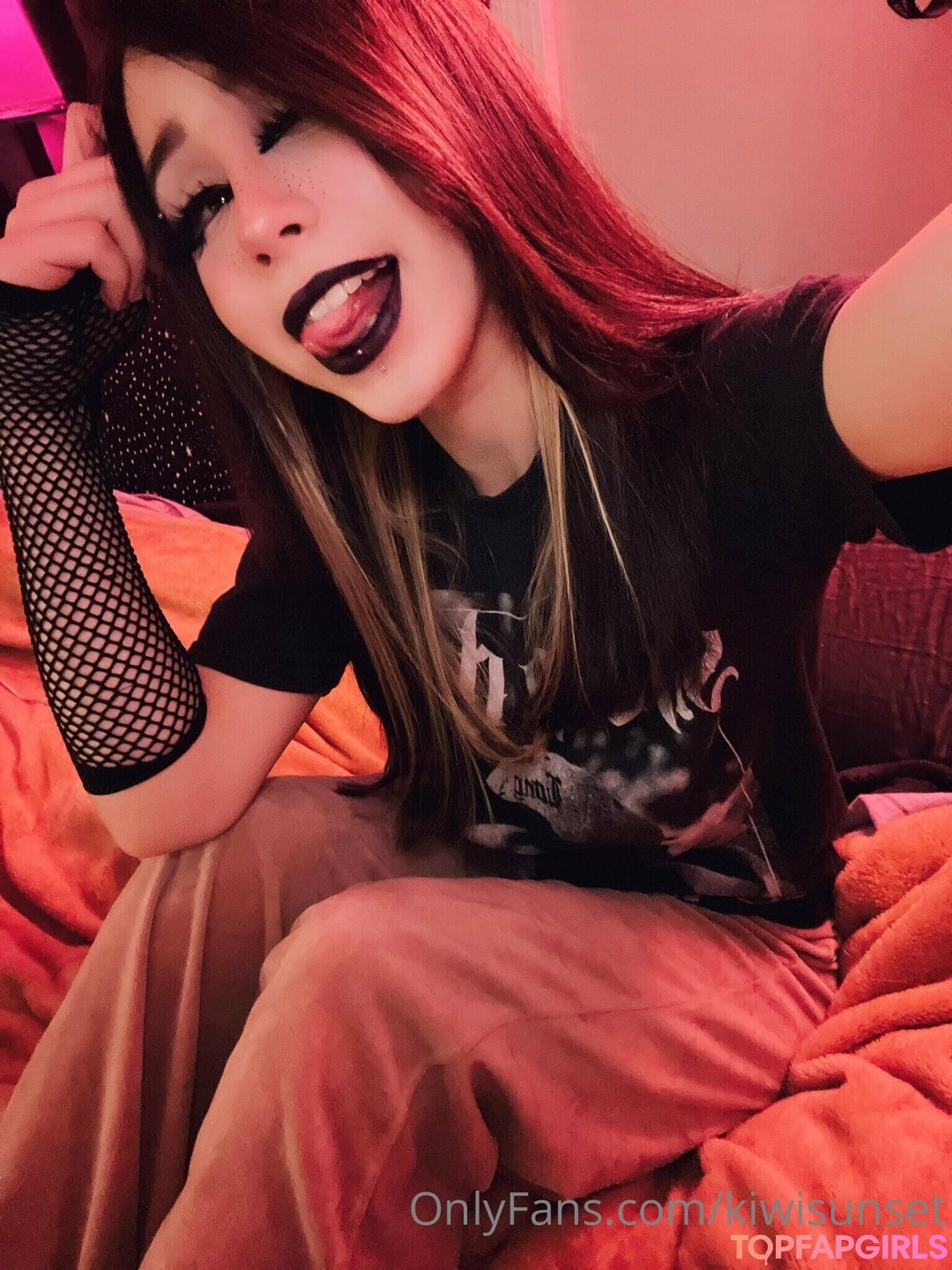 Naakte gelekte OnlyFans-foto van Kiwi Sunset #490