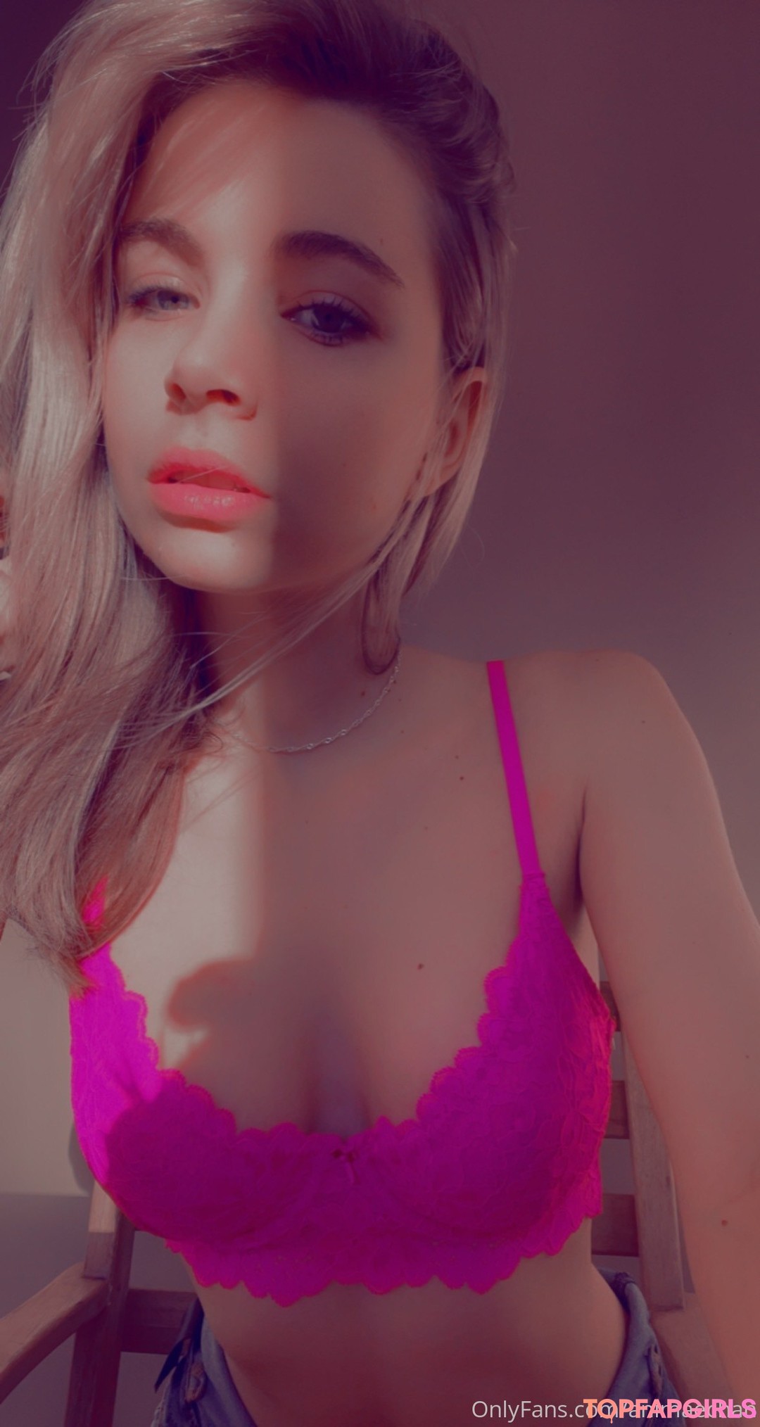 Naakte gelekte OnlyFans-foto van Animaechan #11