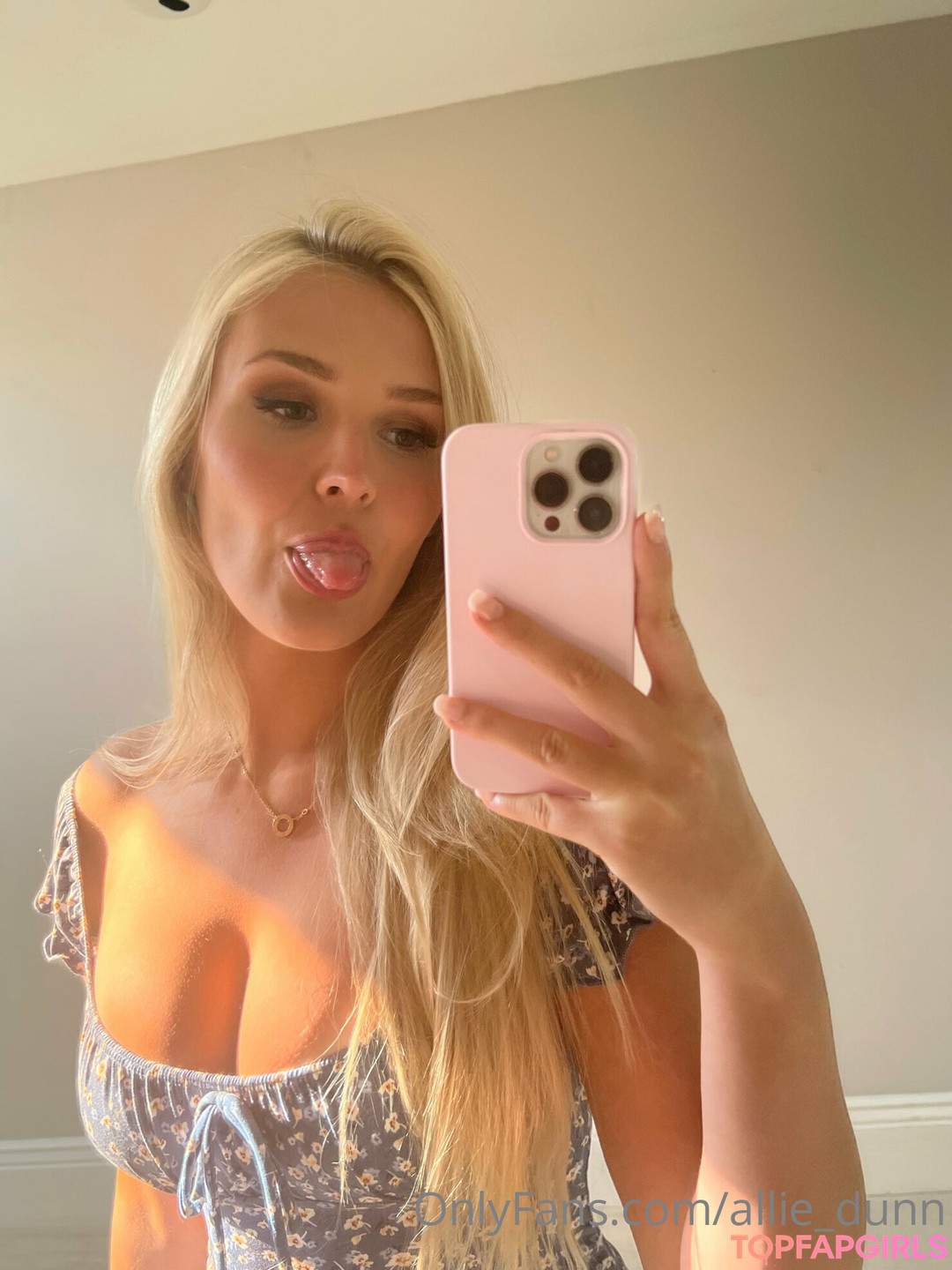 Naakte gelekte OnlyFans-foto van Alliedunn #205