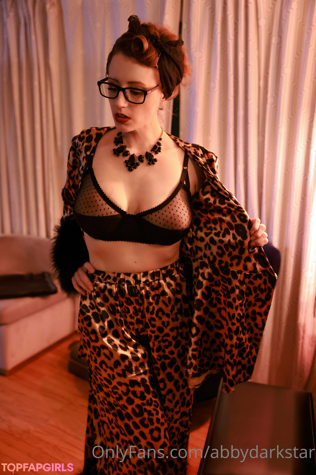 Naakte gelekte OnlyFans-foto van Abby Dark Star #556