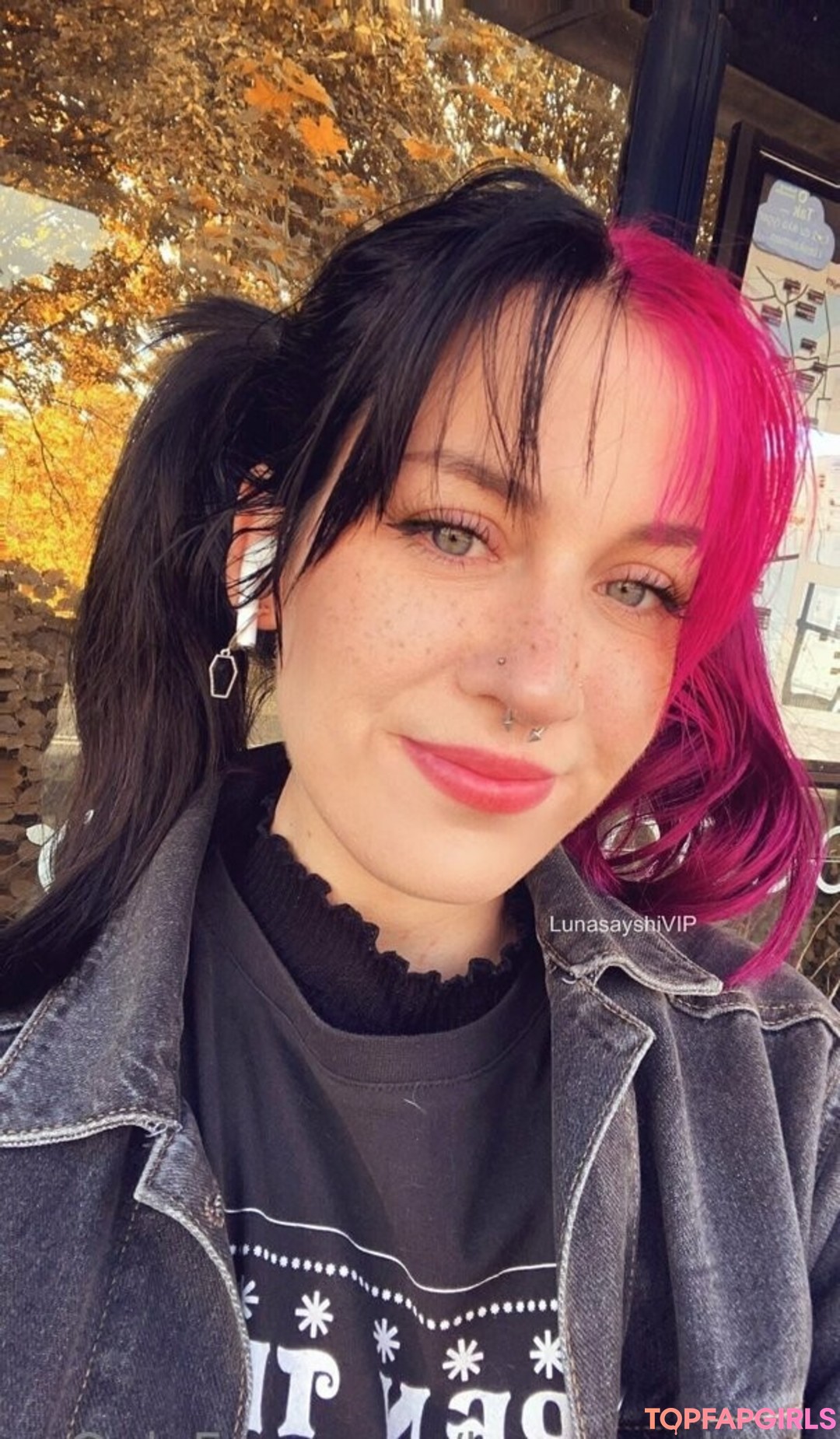 Naakte gelekte OnlyFans-foto van Lunasayshi #1