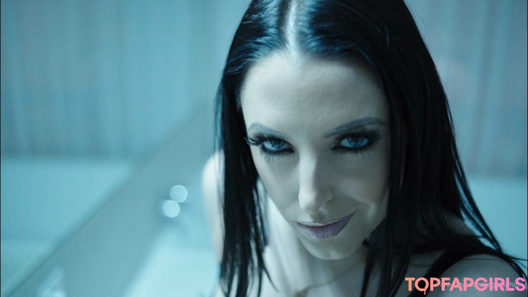 Naakte gelekte OnlyFans-foto van Angela White #470