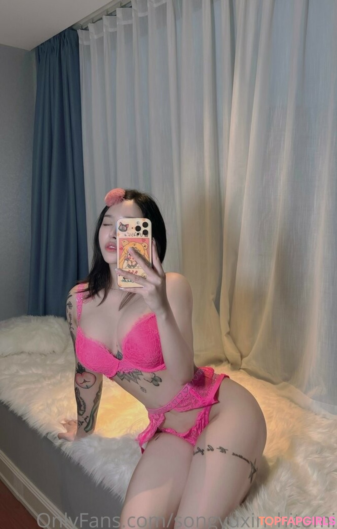 Naakte gelekte OnlyFans-foto van Hitomi Songyuxin #543