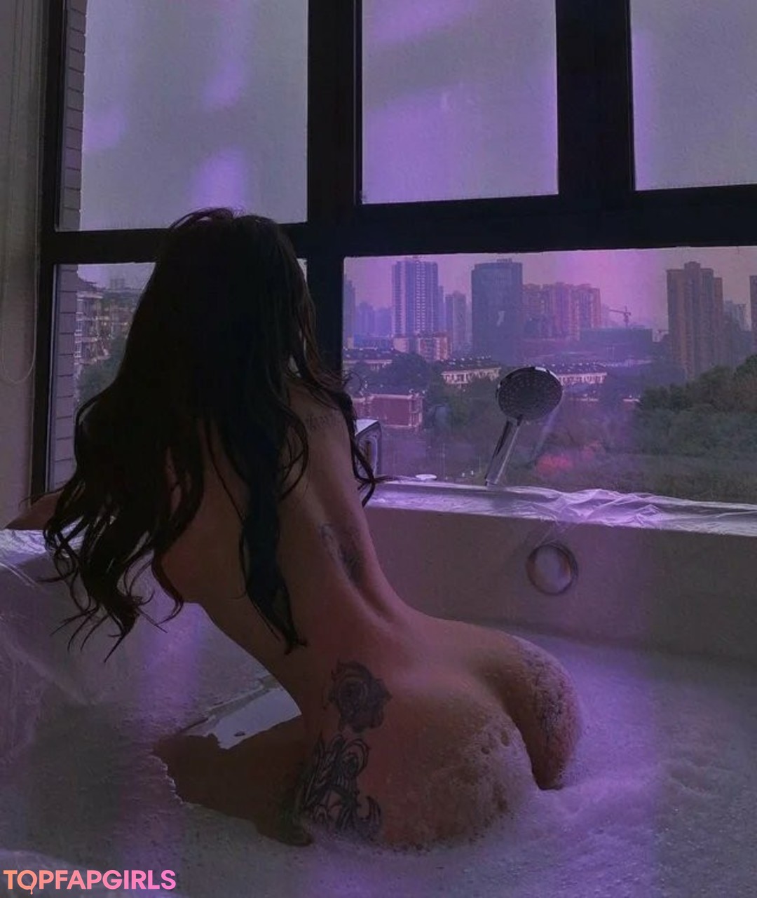 Naakte gelekte OnlyFans-foto van Hitomi Songyuxin #678