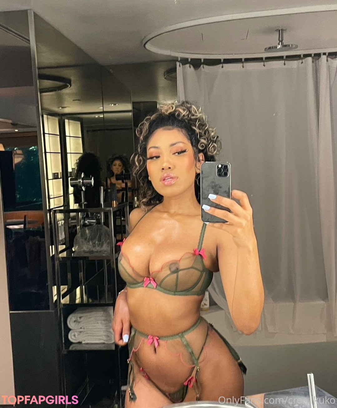 Naakte gelekte OnlyFans-foto van Cree Ikuko #38