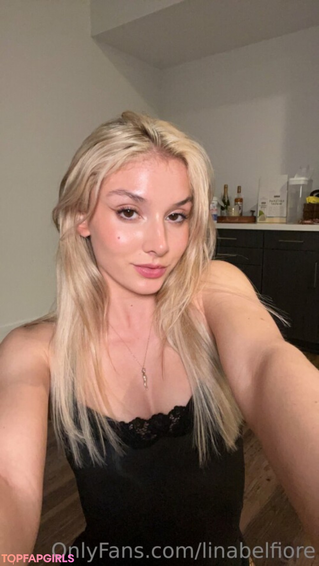 Naakte gelekte OnlyFans-foto van Lina Belfiore #175