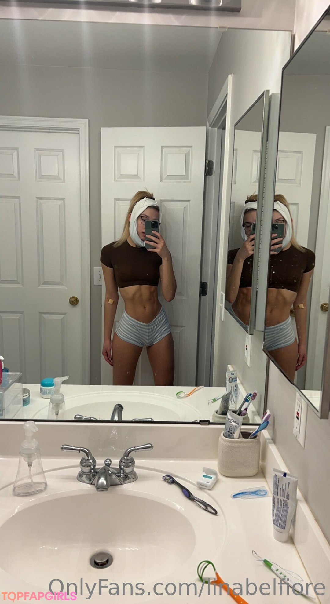 Naakte gelekte OnlyFans-foto van Lina Belfiore #322