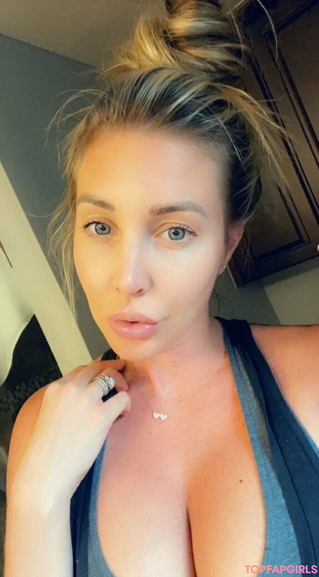 Naakte gelekte OnlyFans-foto van Samantha Saint #404