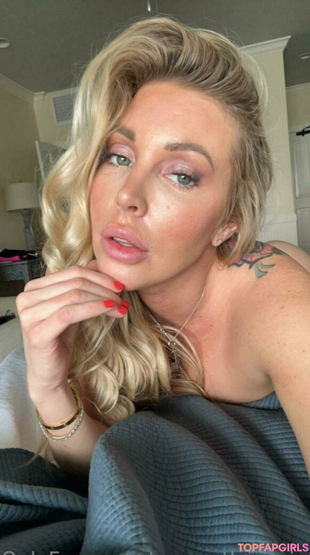 Naakte gelekte OnlyFans-foto van Samantha Saint #688