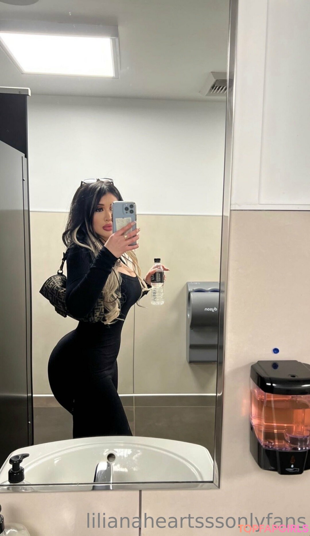 Naakte gelekte OnlyFans-foto van Lilianaheartsss #746