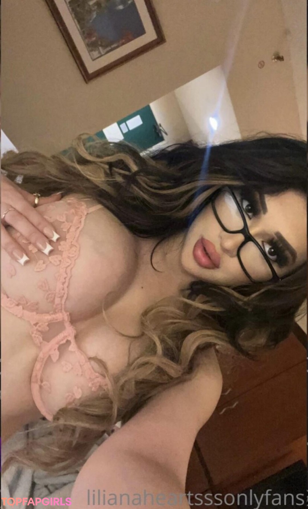 Naakte gelekte OnlyFans-foto van Lilianaheartsss #1115