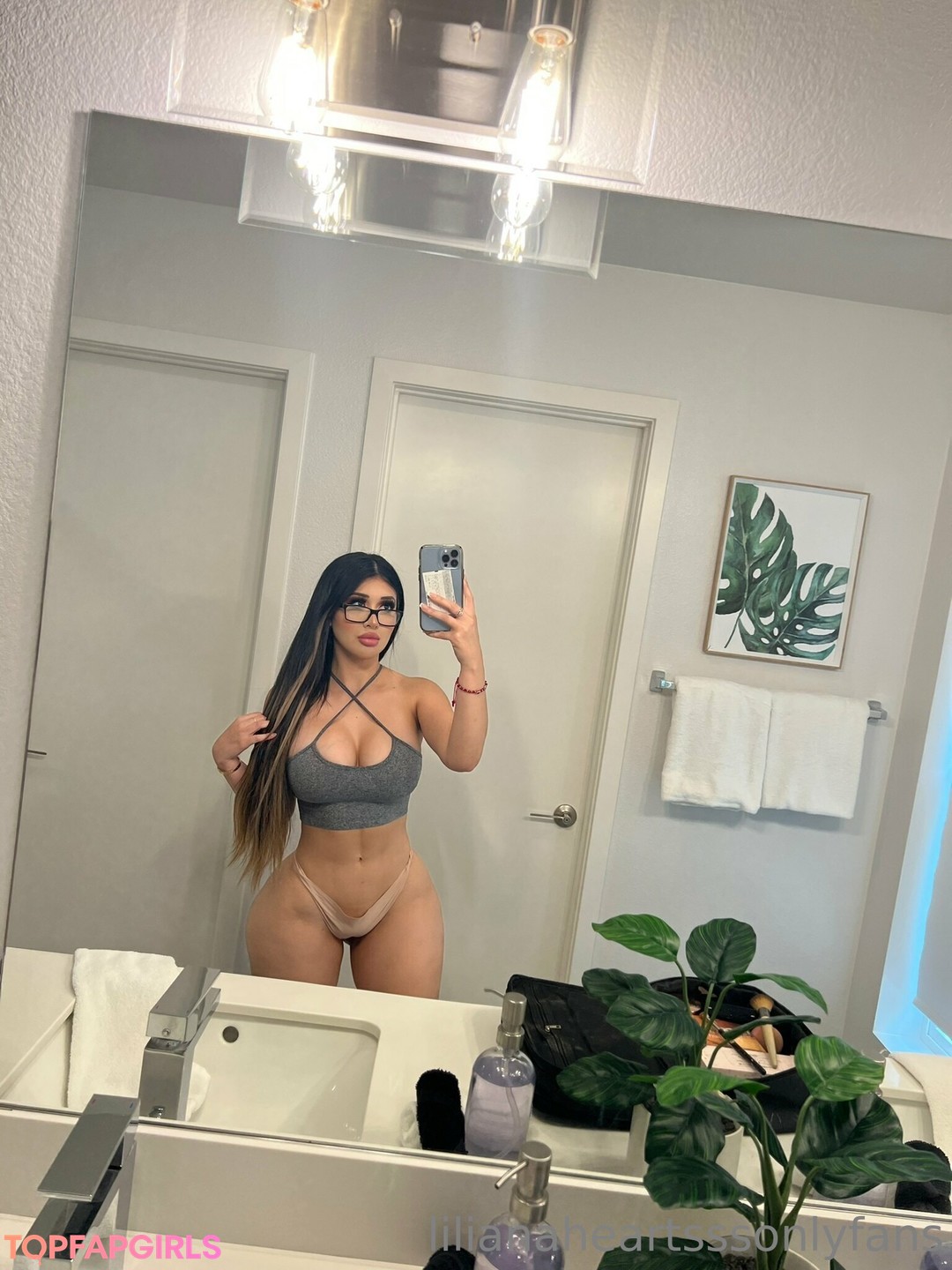 Naakte gelekte OnlyFans-foto van Lilianaheartsss #386