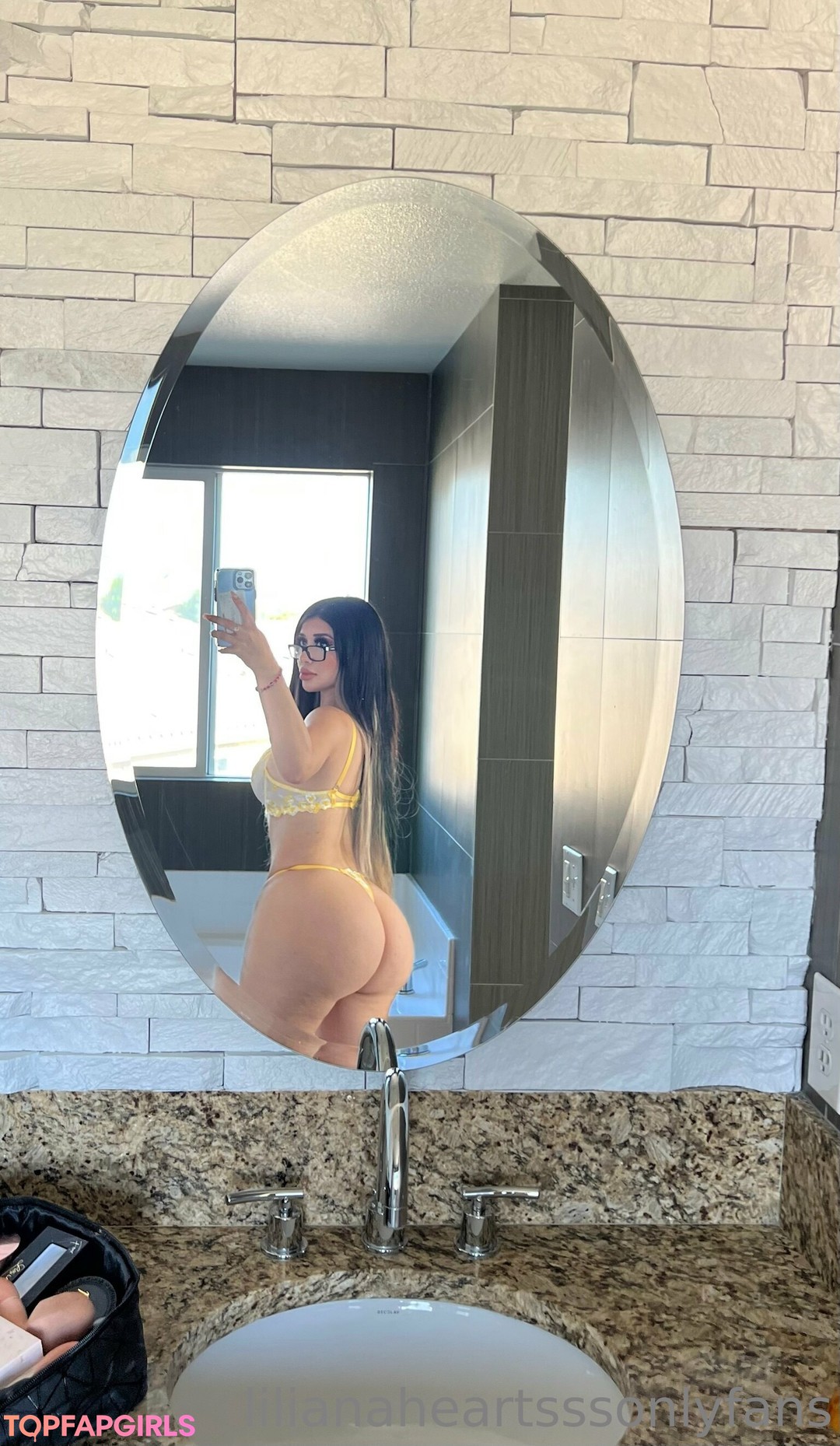 Naakte gelekte OnlyFans-foto van Lilianaheartsss #401
