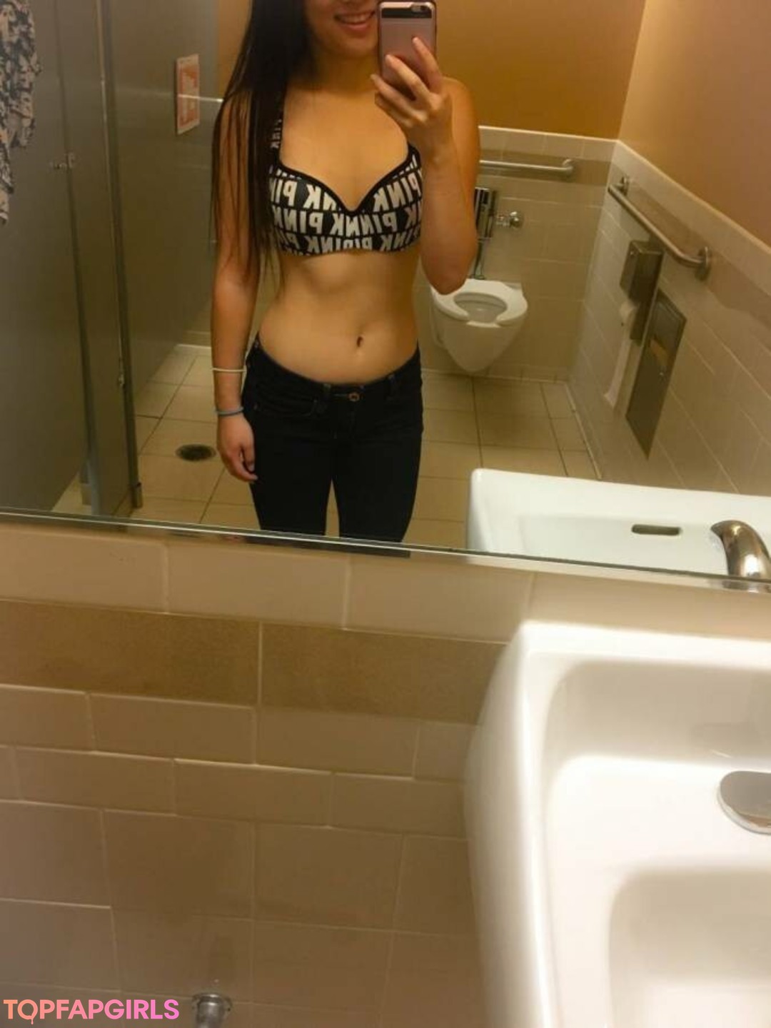 Naakte gelekte OnlyFans-foto van Ari #221