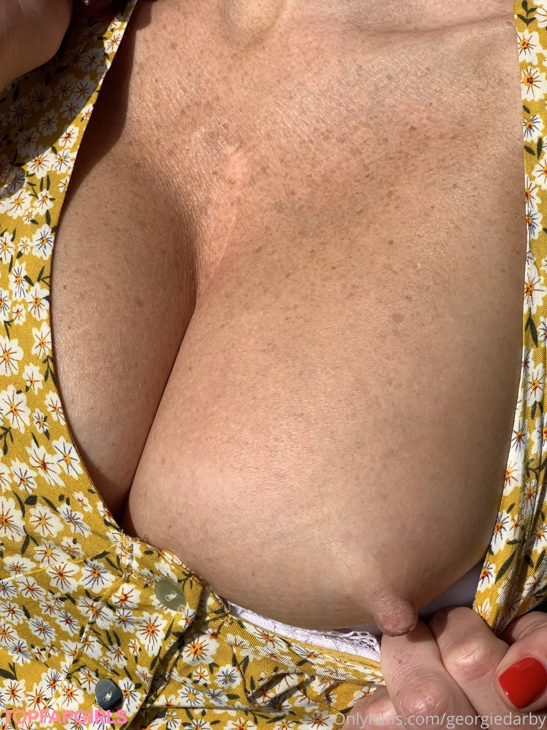 Naakte gelekte OnlyFans-foto van Georgie Darby #102