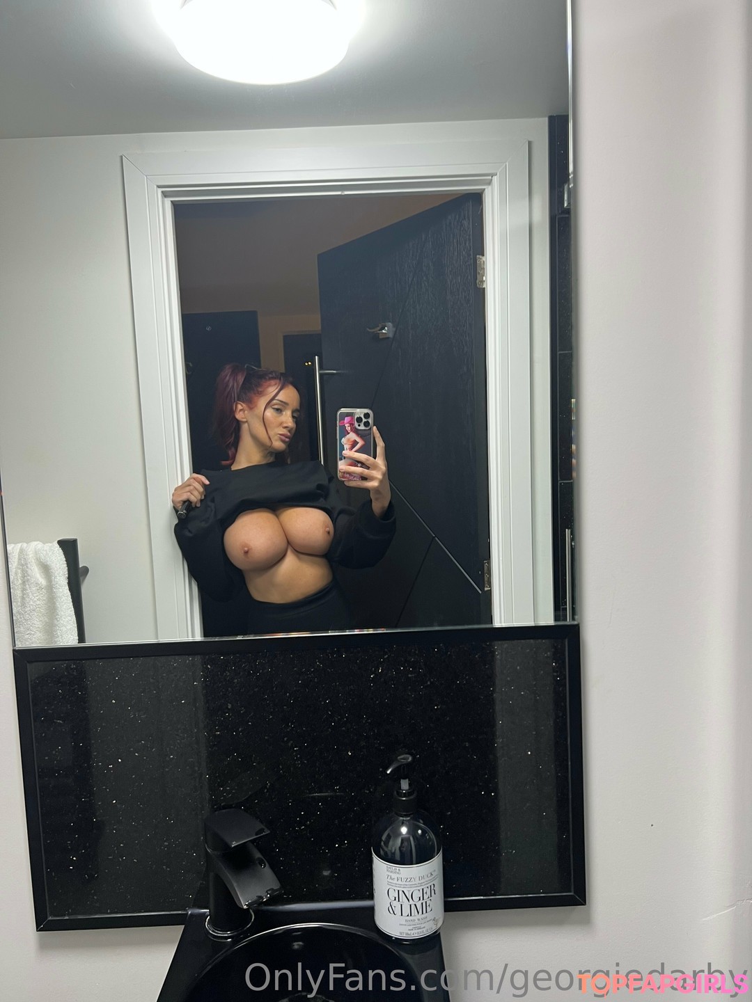 Naakte gelekte OnlyFans-foto van Georgie Darby #471