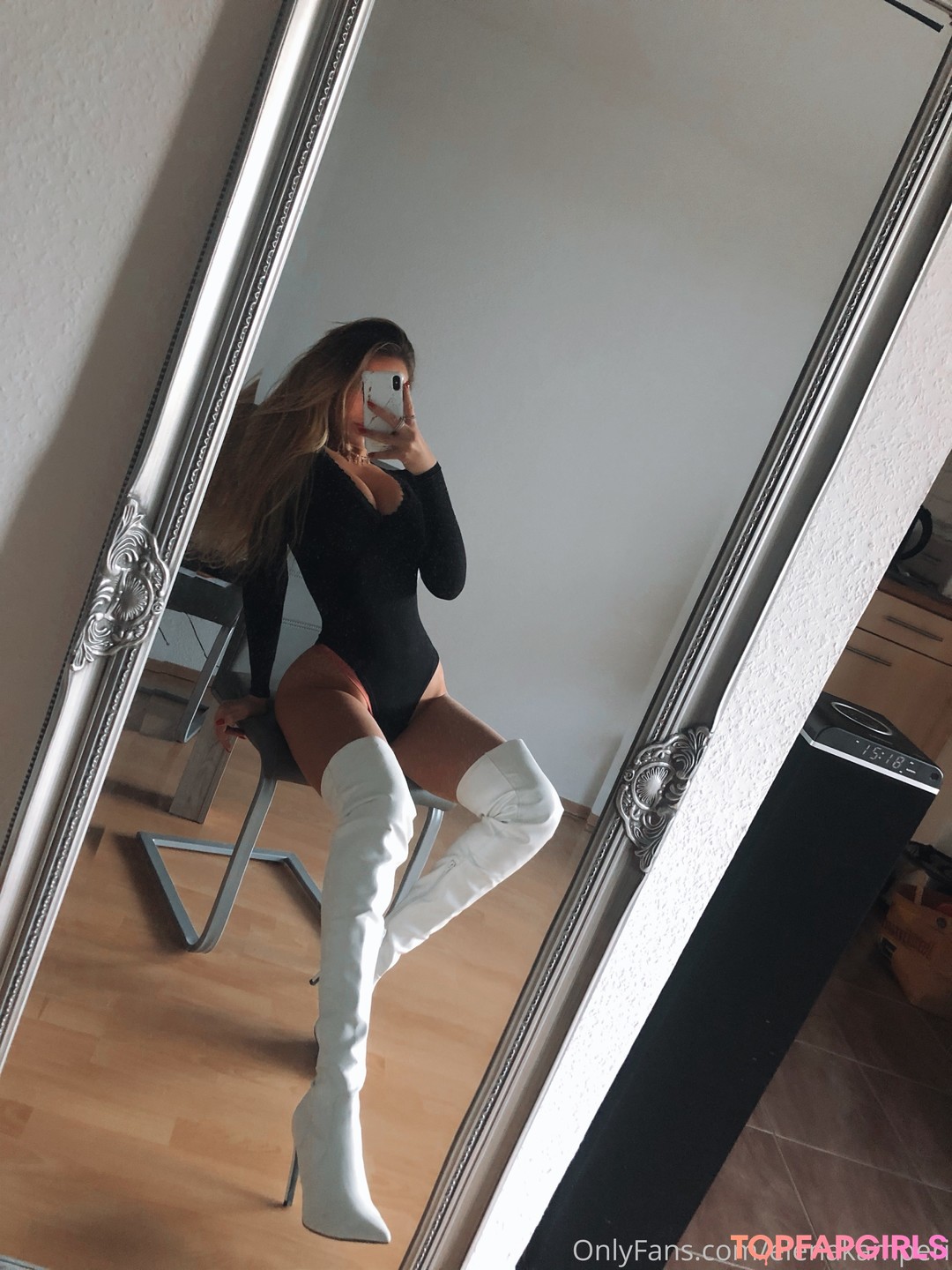 Naakte gelekte OnlyFans-foto van Elena Kamperi #160