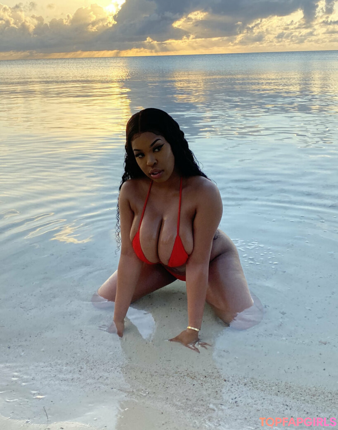Naakte gelekte OnlyFans-foto van Aryana #284