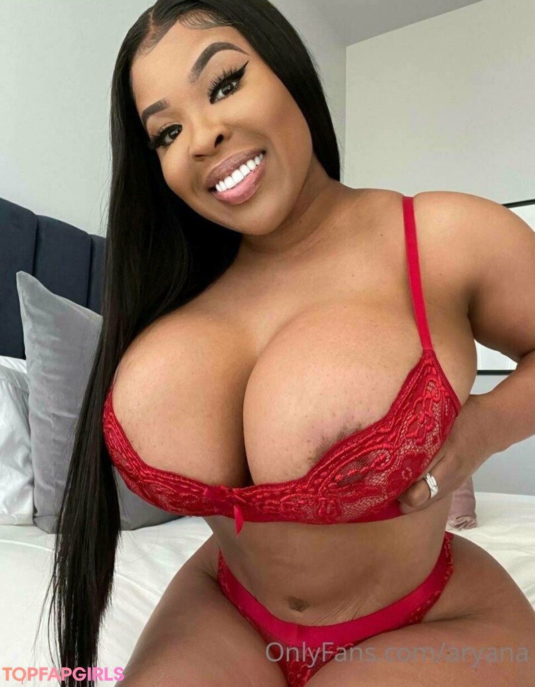 Naakte gelekte OnlyFans-foto van Aryana #591