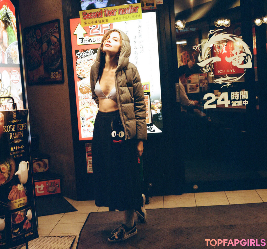 Naakte gelekte OnlyFans-foto van Liara Roux #175