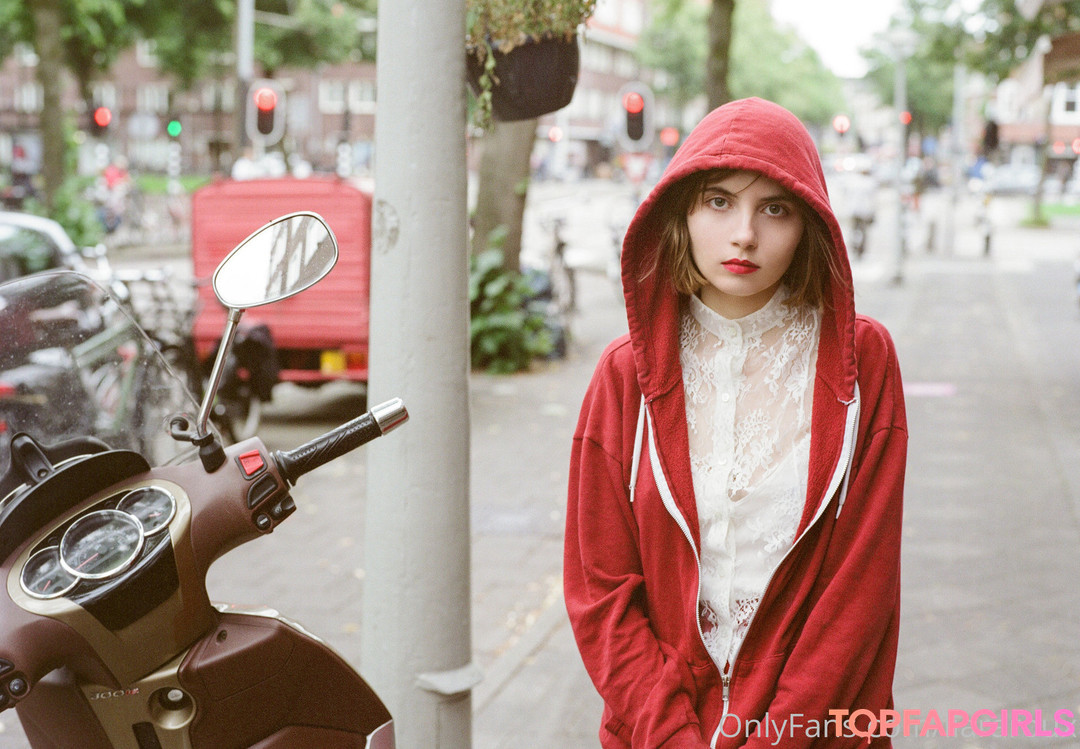 Naakte gelekte OnlyFans-foto van Liara Roux #356