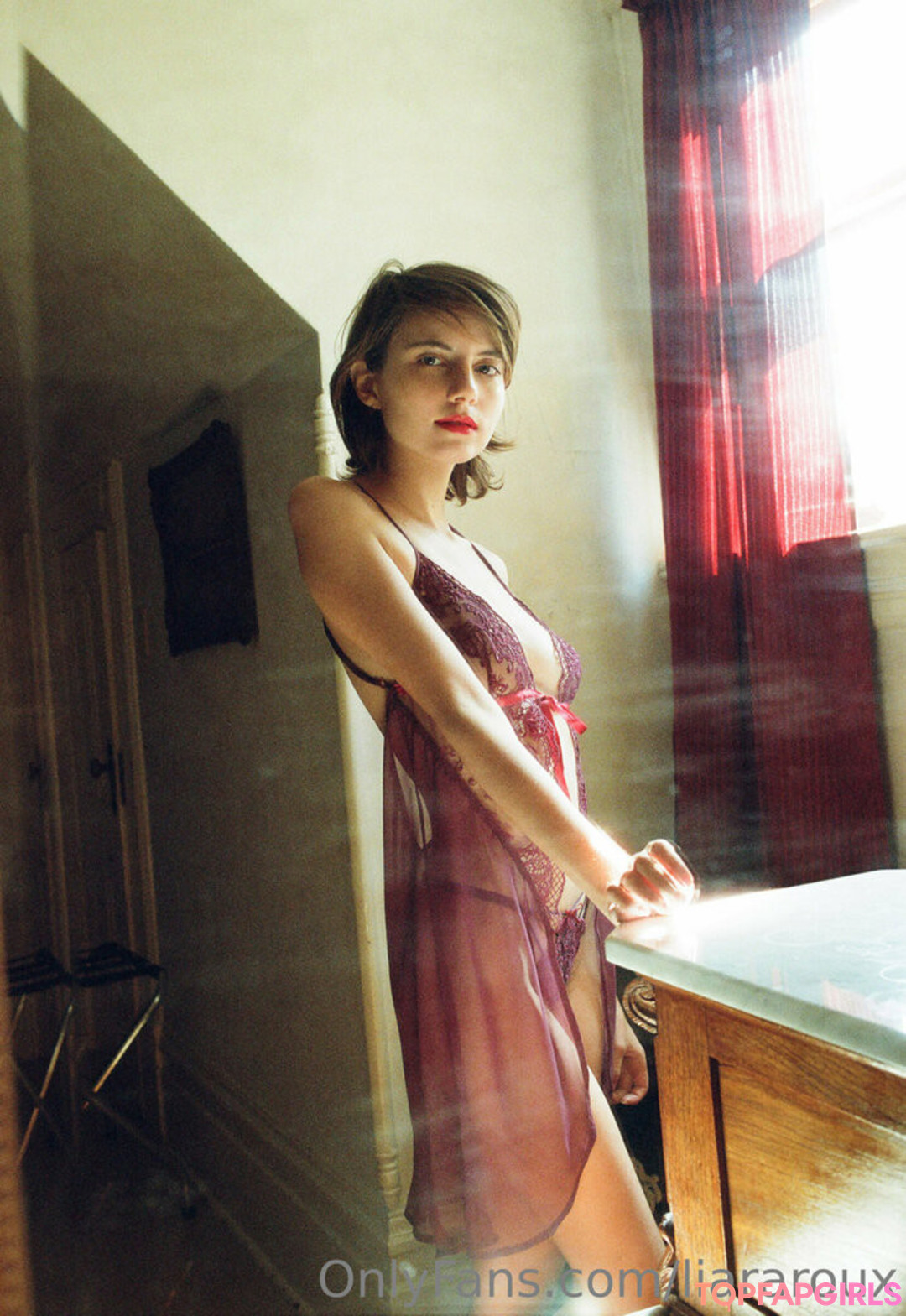 Naakte gelekte OnlyFans-foto van Liara Roux #699