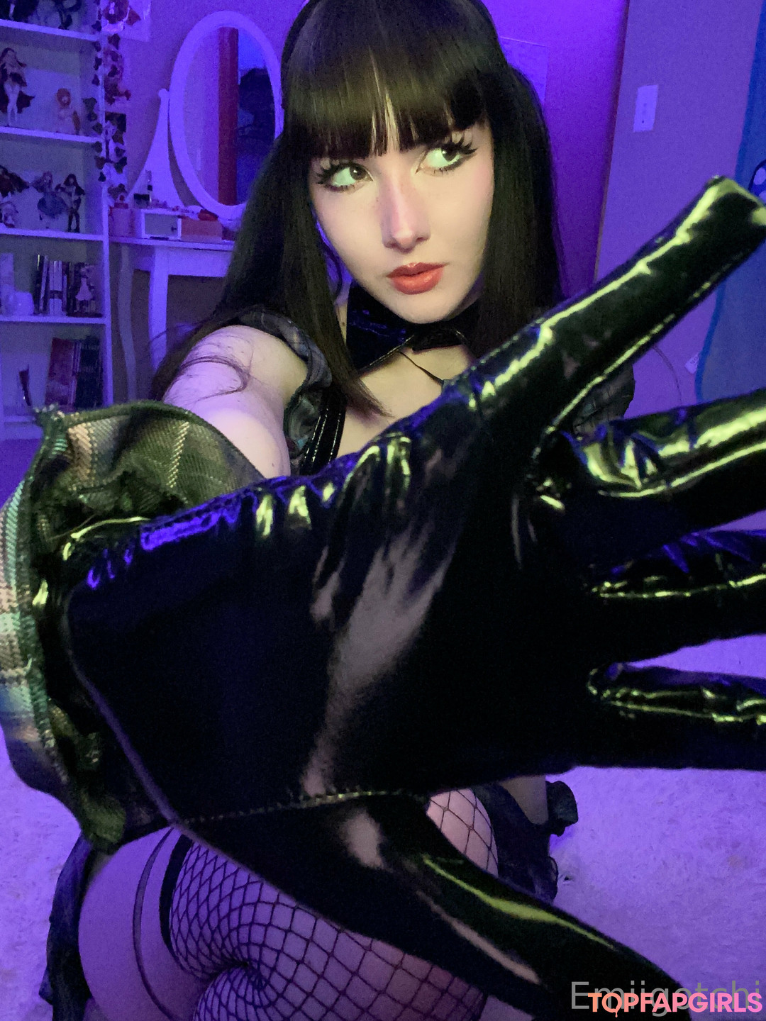 Naakte gelekte OnlyFans-foto van Emiigotchi #241