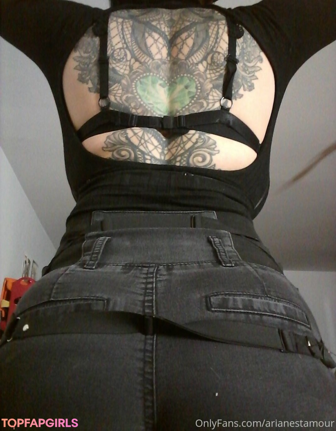 Naakte gelekte OnlyFans-foto van Ariane Saint Amour #1339
