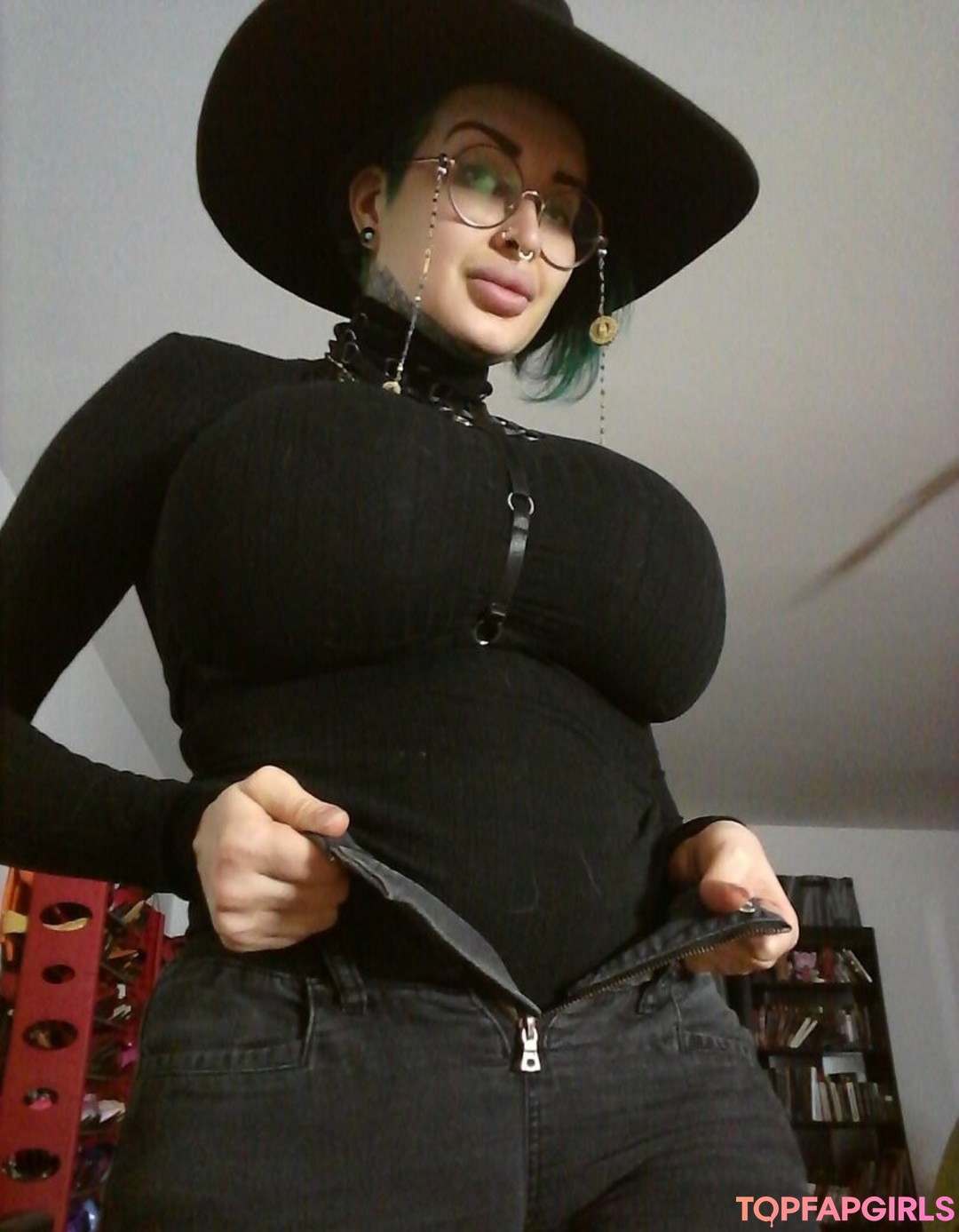 Naakte gelekte OnlyFans-foto van Ariane Saint Amour #1356