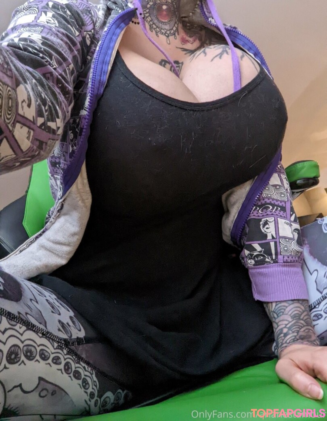 Naakte gelekte OnlyFans-foto van Ariane Saint Amour #1484