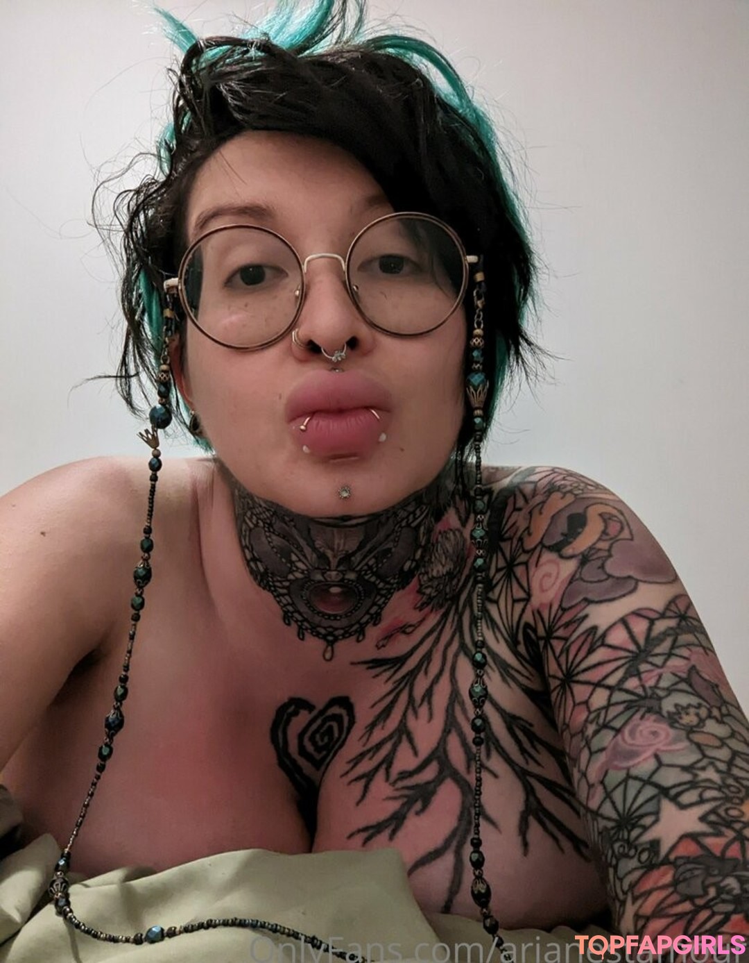 Naakte gelekte OnlyFans-foto van Ariane Saint Amour #2171