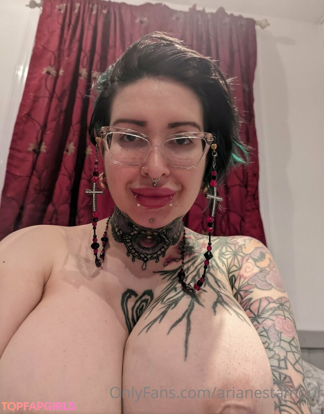 Naakte gelekte OnlyFans-foto van Ariane Saint Amour #2215