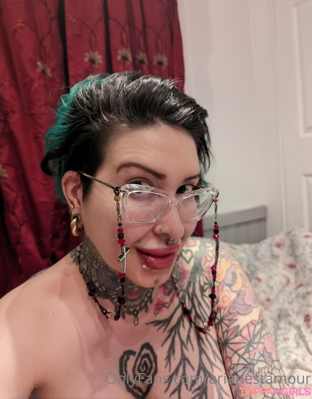 Naakte gelekte OnlyFans-foto van Ariane Saint Amour #2224