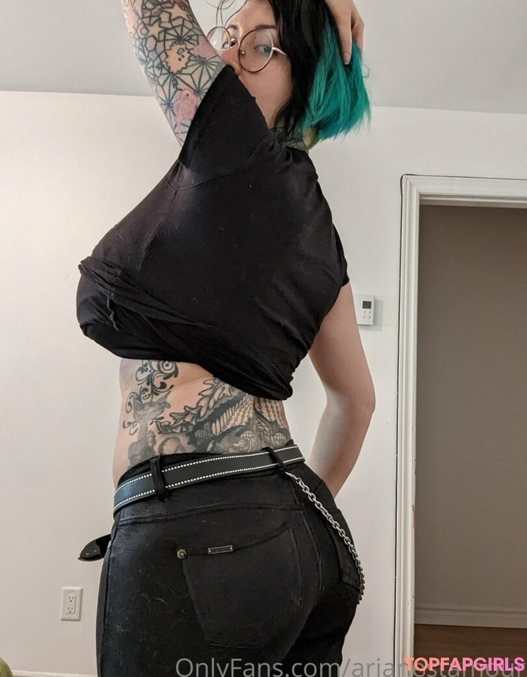 Naakte gelekte OnlyFans-foto van Ariane Saint Amour #2329