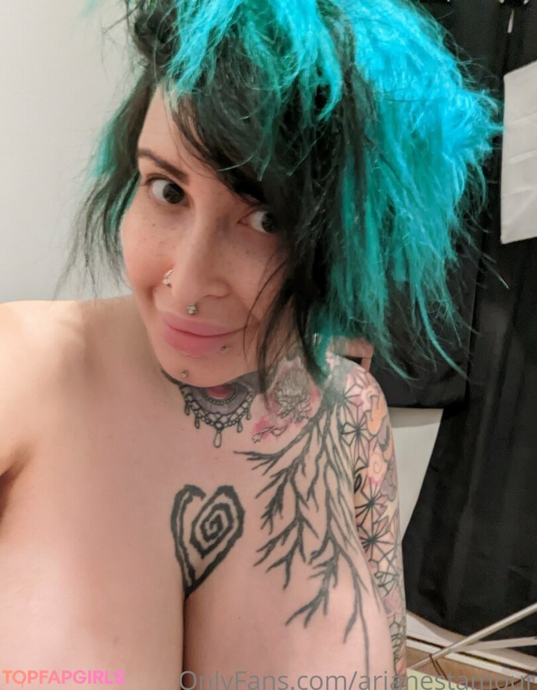 Naakte gelekte OnlyFans-foto van Ariane Saint Amour #2443
