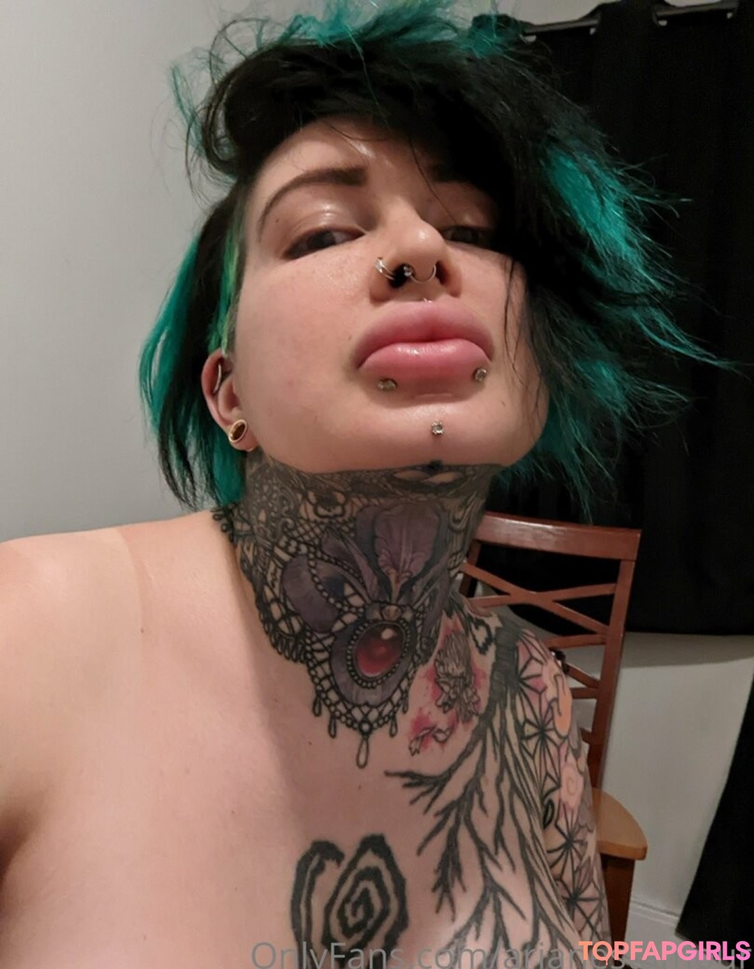 Naakte gelekte OnlyFans-foto van Ariane Saint Amour #2446