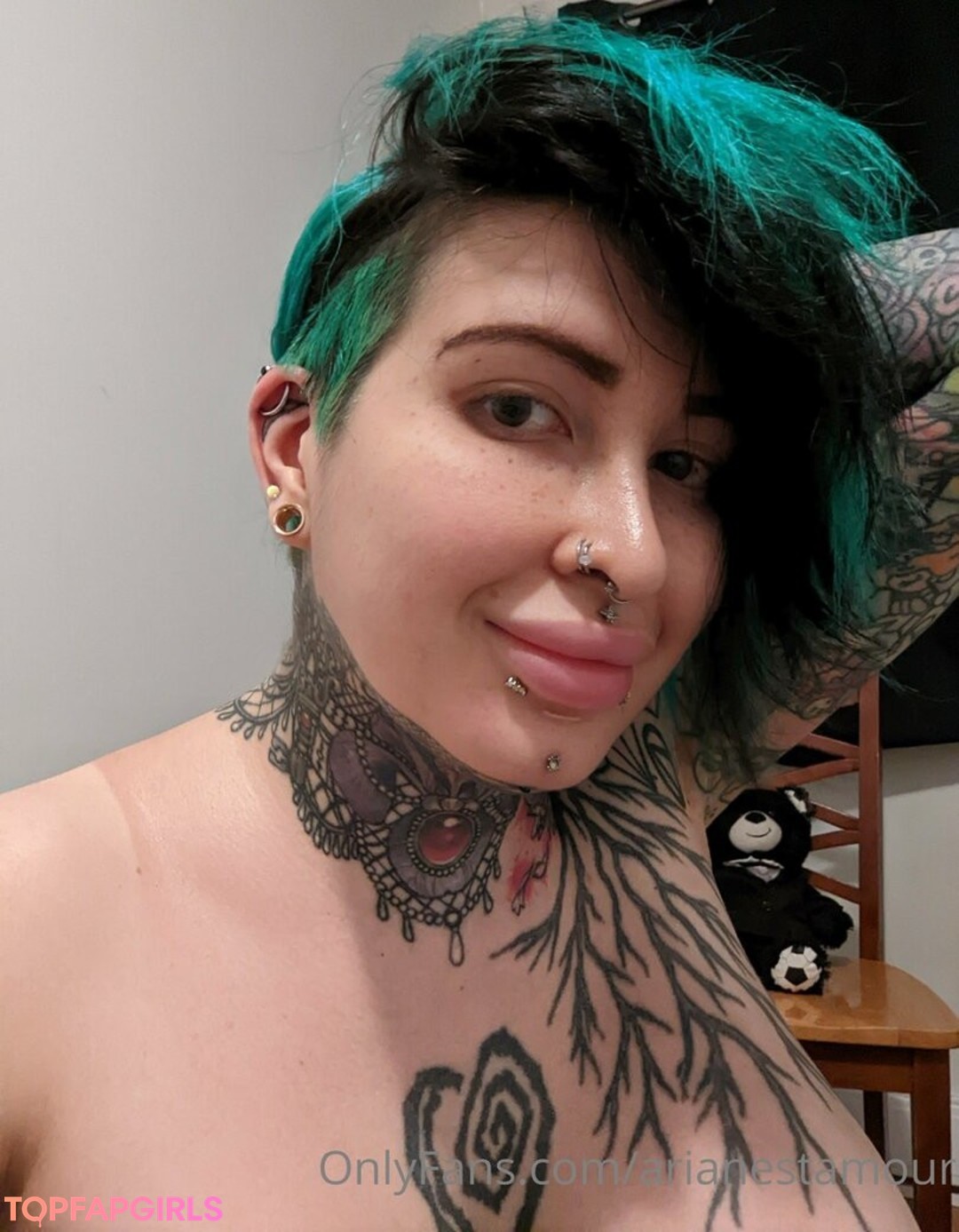 Naakte gelekte OnlyFans-foto van Ariane Saint Amour #2448