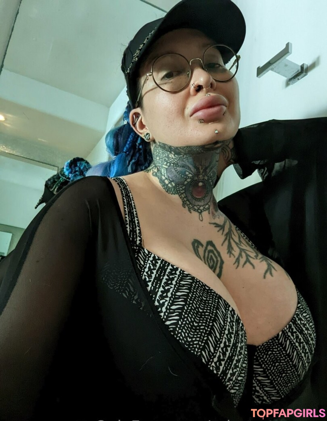 Naakte gelekte OnlyFans-foto van Ariane Saint Amour #2755