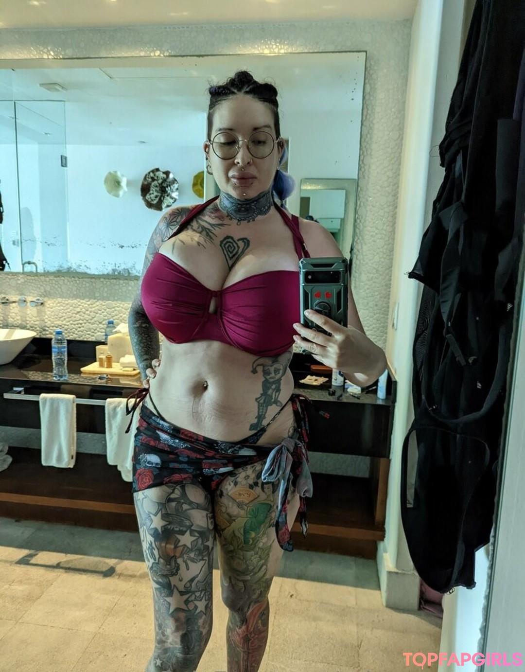 Naakte gelekte OnlyFans-foto van Ariane Saint Amour #2775