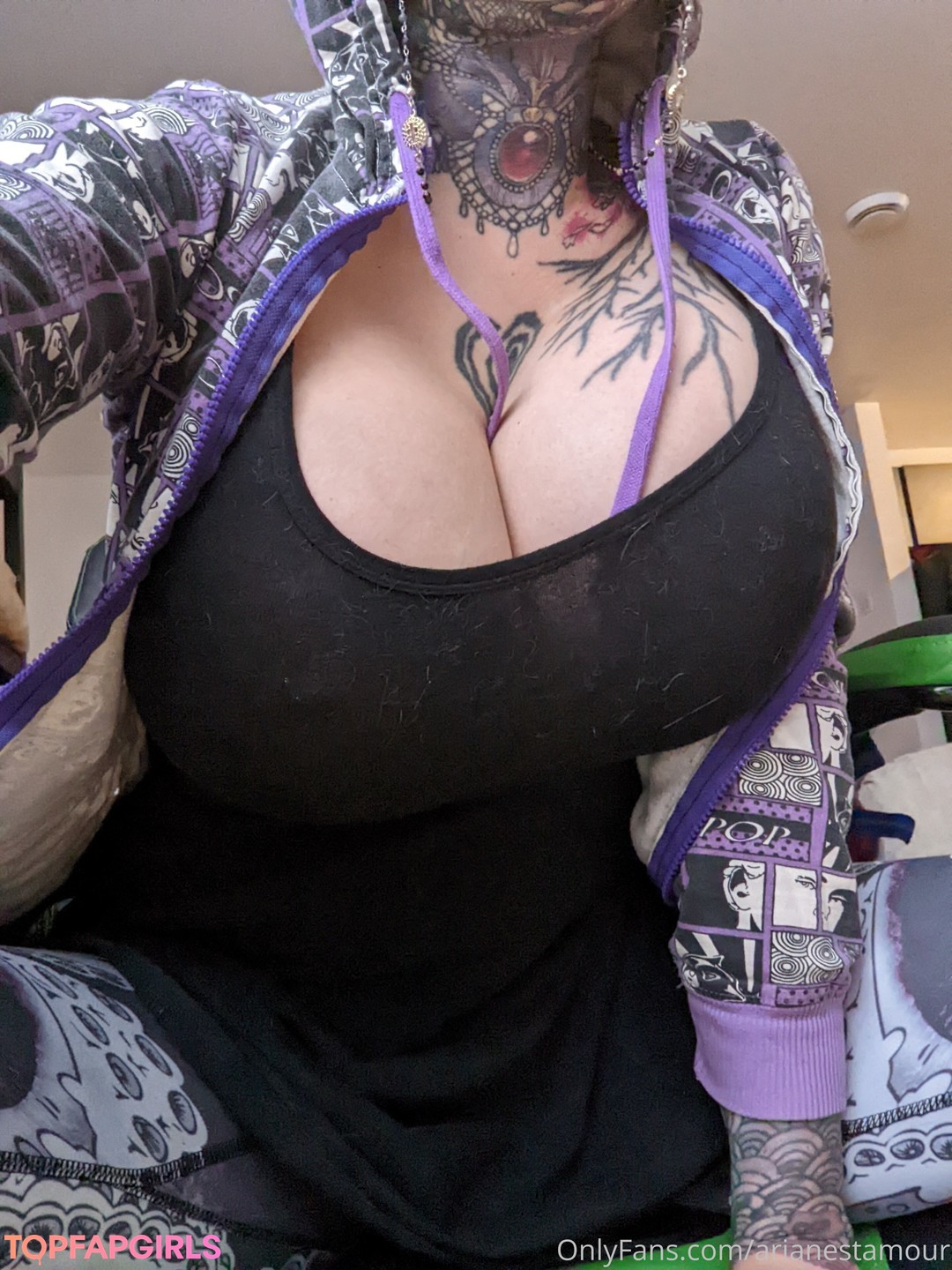 Naakte gelekte OnlyFans-foto van Ariane Saint Amour #911