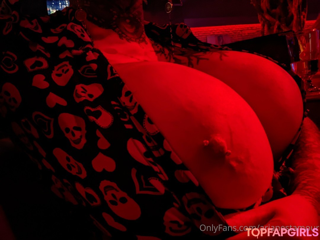 Naakte gelekte OnlyFans-foto van Ariane Saint Amour #1074