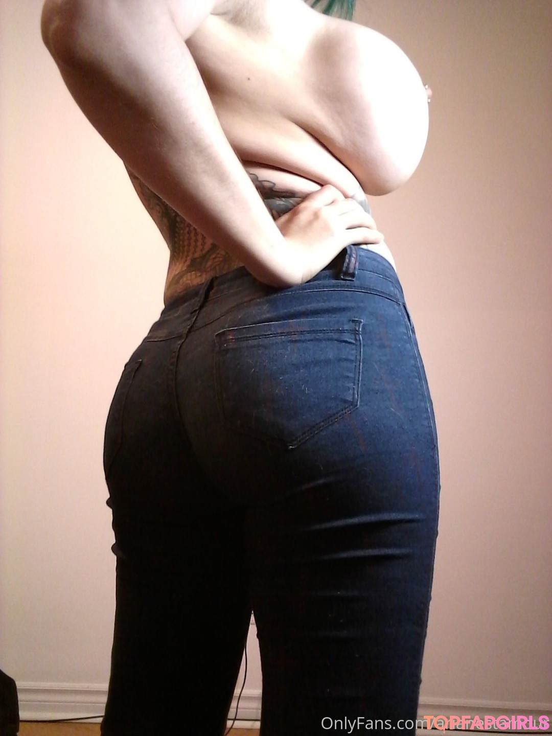 Naakte gelekte OnlyFans-foto van Ariane Saint Amour #307