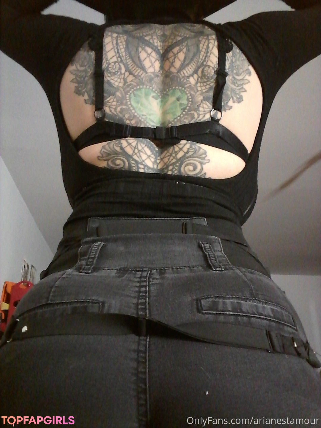 Naakte gelekte OnlyFans-foto van Ariane Saint Amour #308