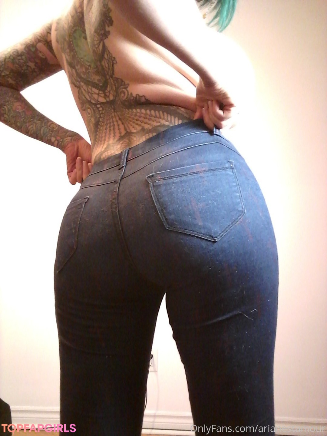 Naakte gelekte OnlyFans-foto van Ariane Saint Amour #315