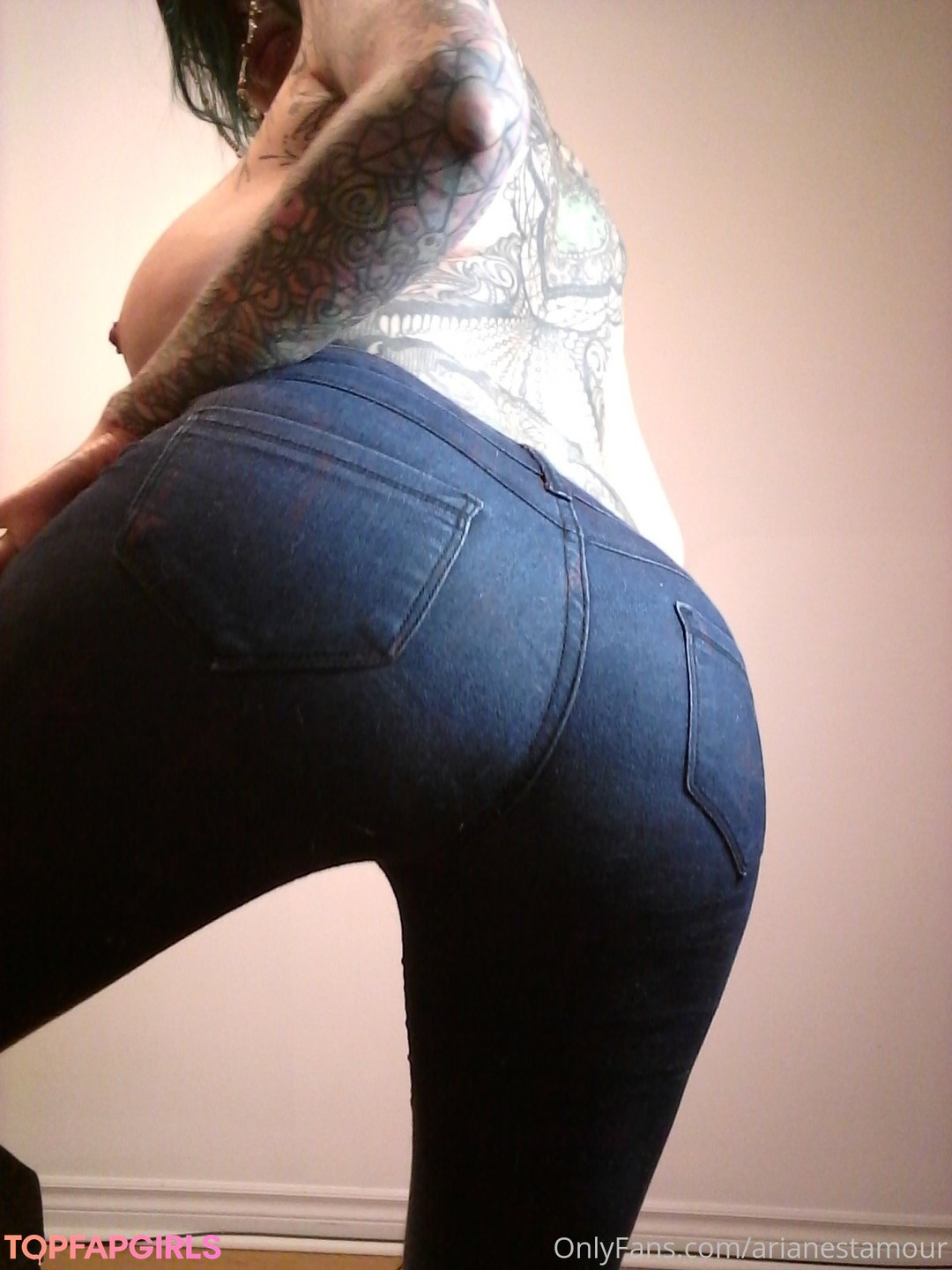 Naakte gelekte OnlyFans-foto van Ariane Saint Amour #337