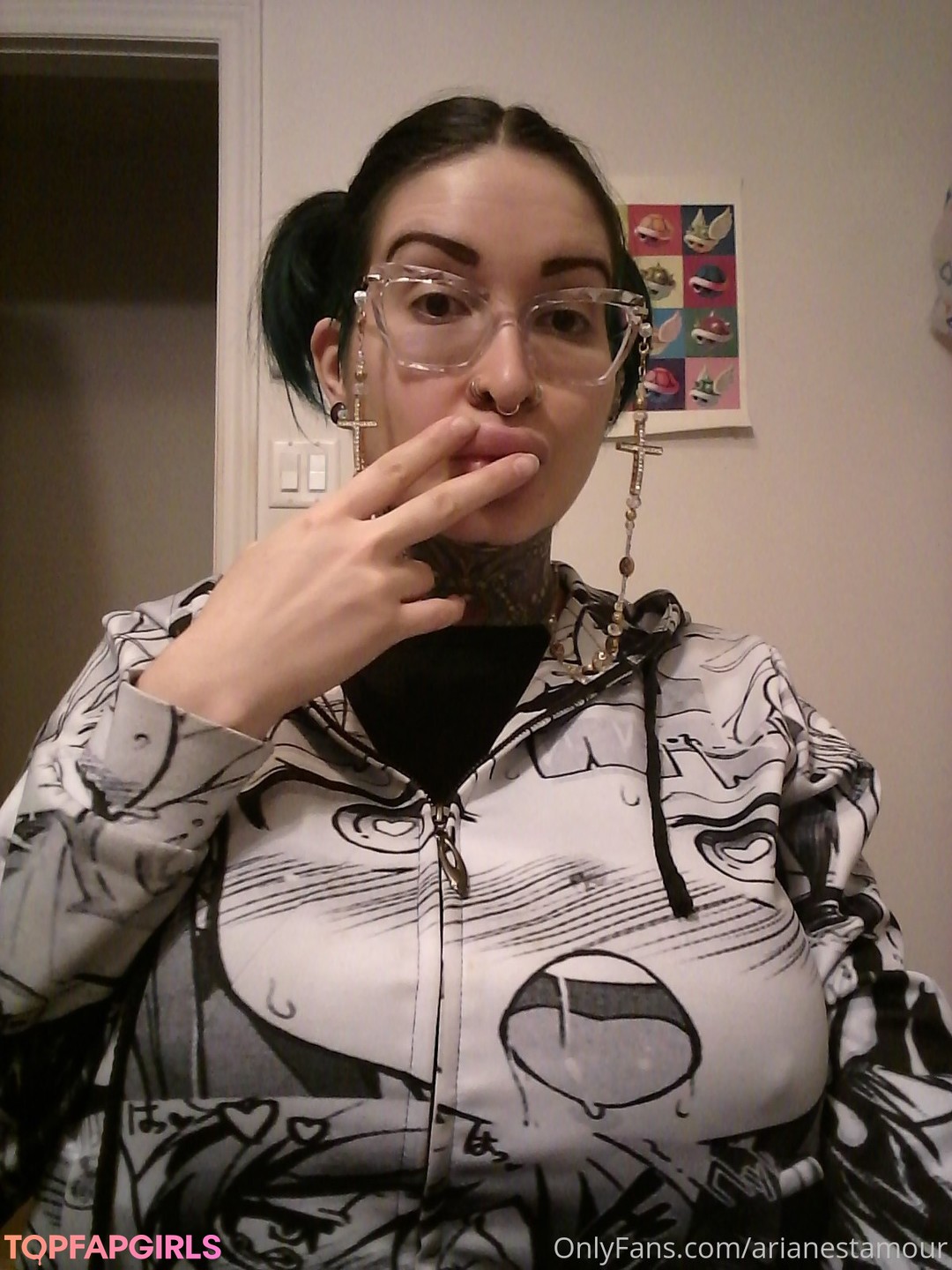 Naakte gelekte OnlyFans-foto van Ariane Saint Amour #378